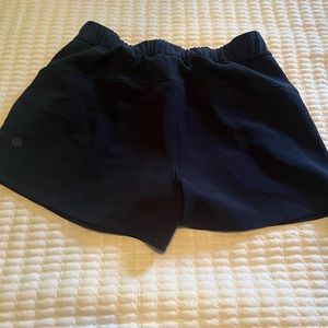 Lululemon on the fly shorts dark blue size 6